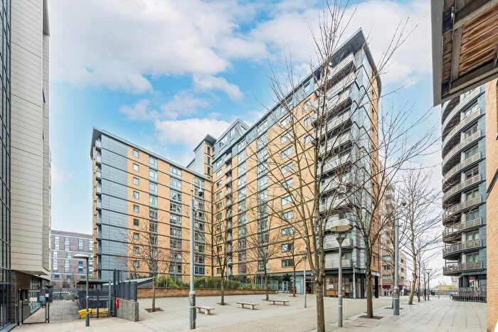 2 Bedroom Flat To Rent In Victoria Road, Acton, W3