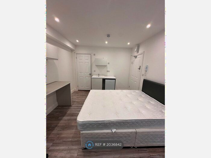 Studio To Rent In Feltham, Feltham, TW4
