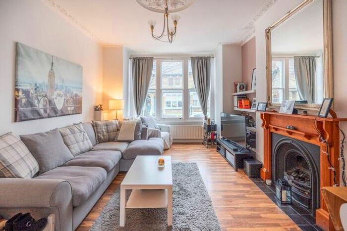 1 Bedroom Flat To Rent In Linden Gardens, Chiswick, London, W4