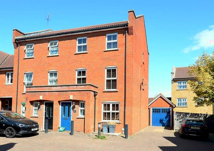 4 Bedroom Semi-Detached House To Rent In Great Ashby - Stevenage, SG1