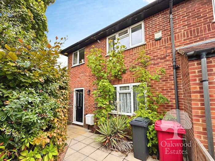 4 Bedroom House To Rent In Blumfield Crescent, Slough, SL1