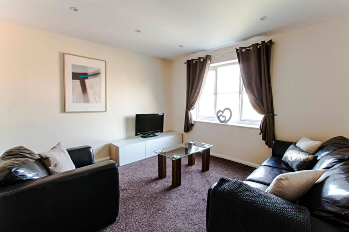 2 Bedroom Flat To Rent In Town Mead, RH11