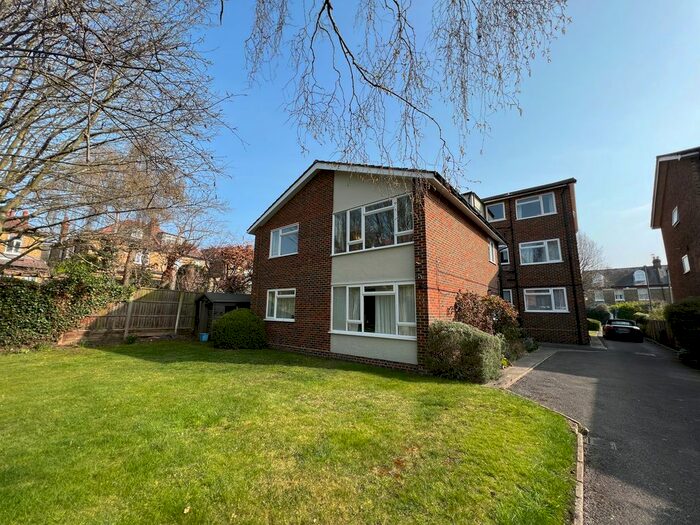 2 Bedroom Flat To Rent In Durham Road, Raynes Park, SW20