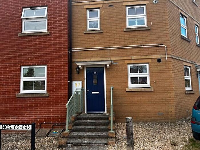 2 Bedroom Flat To Rent In Junction Way, Mangotsfield, Bristol, BS16