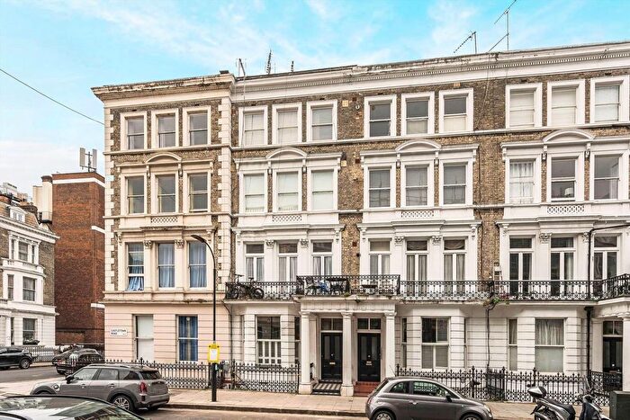 2 Bedroom Flat To Rent In Castletown Road, West Kensington, W14