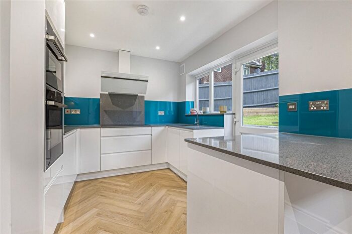 4 Bedroom End Of Terrace House For Sale In Laburnum Road, Rochester, Kent, ME2