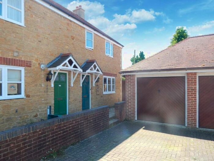 3 Bedroom Terraced House To Rent In Castle Rise, Castle Cary, BA7