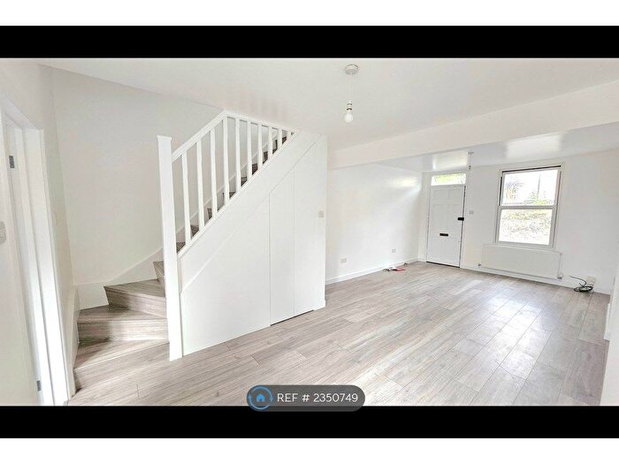 2 Bedroom End Of Terrace House To Rent In Brook Street, Erith, DA8