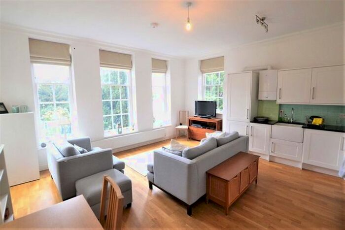 2 Bedroom Flat To Rent In Colney Hatch Lane, London, N10