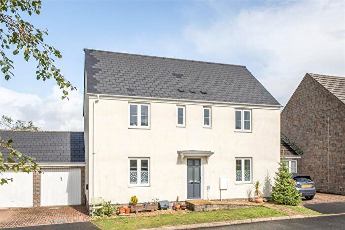 4 Bedroom Link Detached House For Sale In Tappers Meadow, Okehampton, Devon, EX20