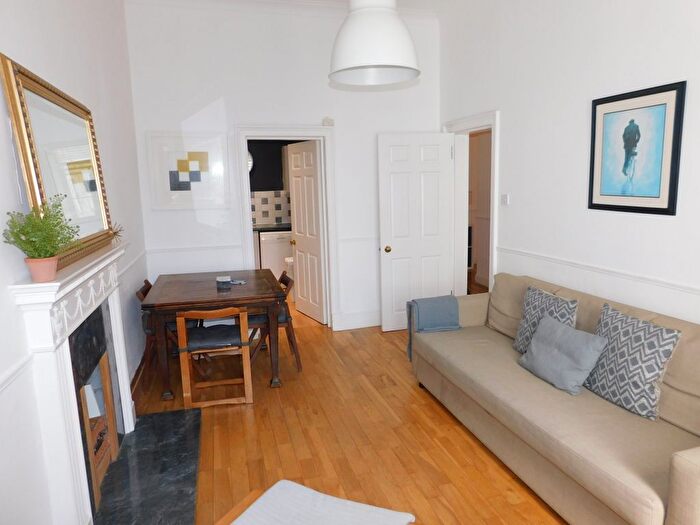 2 Bedroom Flat To Rent In , Lothian Street, Edinburgh, EH1