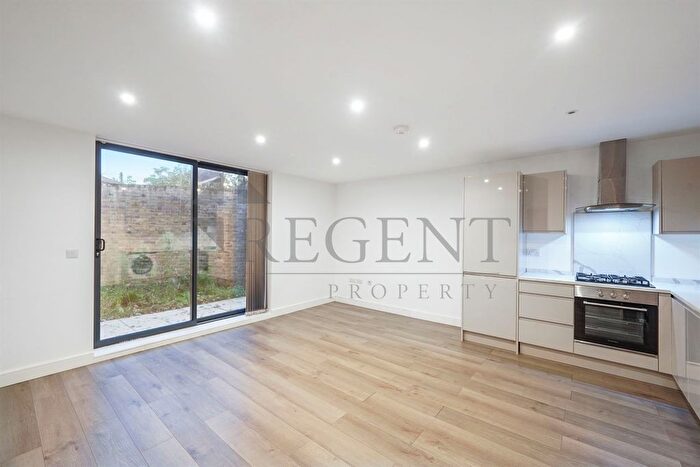 1 Bedroom Flat To Rent In The Gables, Tanyard Lane, DA5