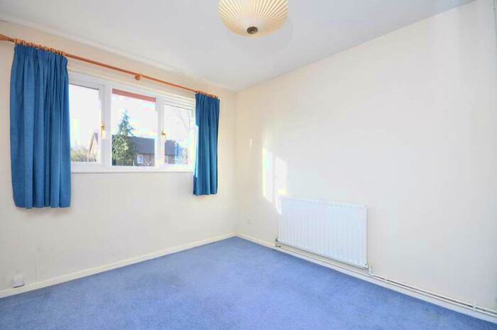 1 Bedroom Maisonette Flat To Rent In Harms Grove, Merrow, GU4