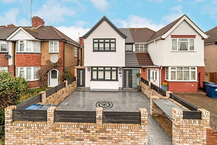 3 Bedroom Flat To Rent In Whitton Avenue West, Greenford, UB6