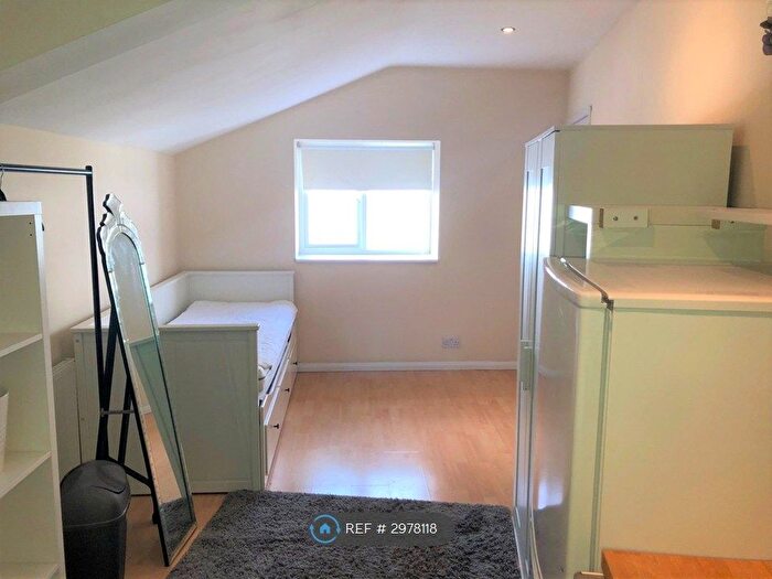 Studio To Rent In Deer Park Road, South Wimbledon, SW19