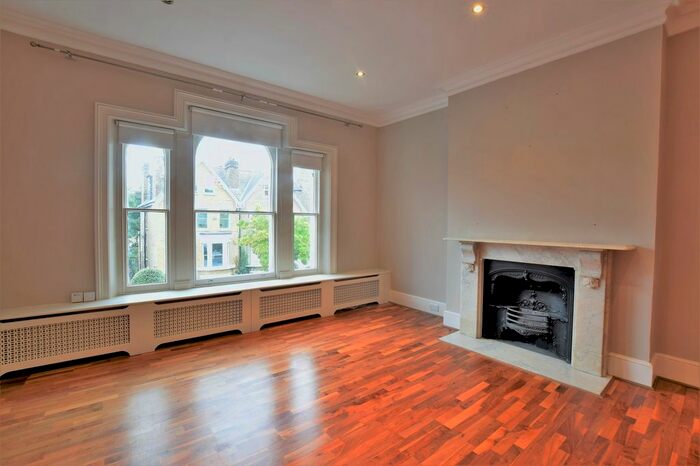 1 Bedroom Flat To Rent In Montague Road, Richmond TW10