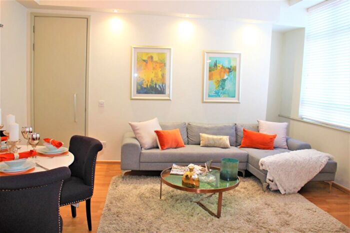 1 Bedroom Apartment To Rent In Lawrence House, City Road, Clerkenwell, London, EC1V