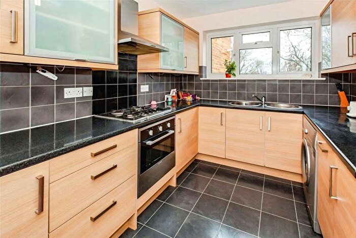 2 Bedroom Flat To Rent In Budebury Road, Staines-Upon-Thames, Surrey, TW18