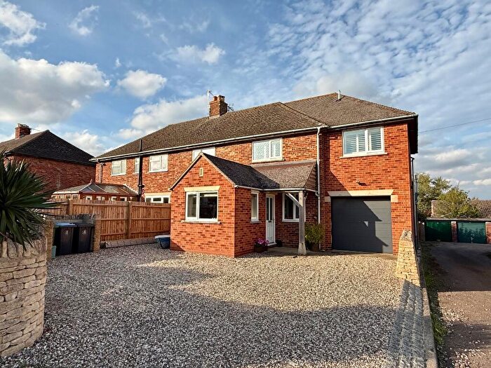 4 Bedroom Semi-Detached House For Sale In Bennett Place, Ilmington, Shipston On Stour, CV36