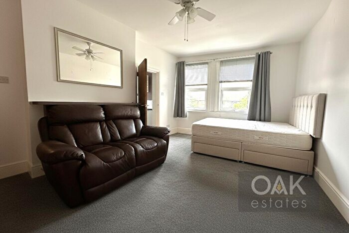 Studio To Rent In Green Lanes, London, N13