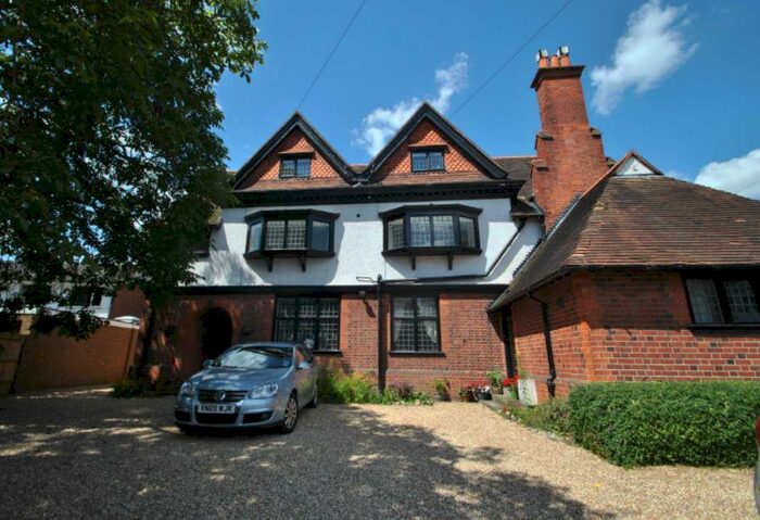 2 Bedroom Flat To Rent In E Priory Avenue, RG4