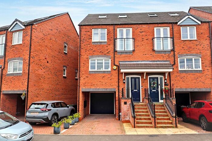 4 Bedroom Semi-Detached House For Sale In The Waterway, Nuneaton, CV10