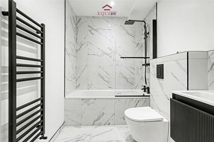 2 Bedroom Flat To Rent In Bullsmoor Lane, Enfield, EN3