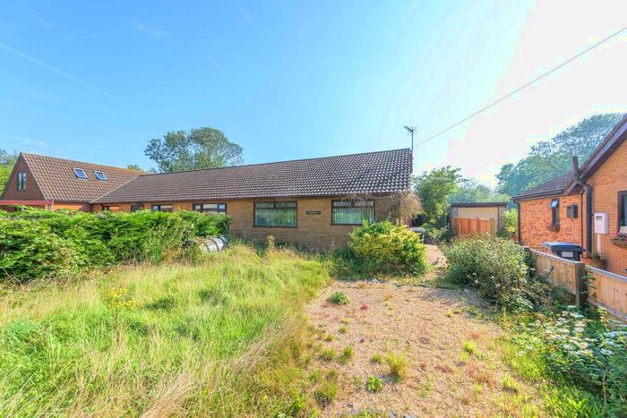 2 Bedroom Semi-Detached Bungalow For Sale In Sandy Lane, Great Steeping, PE23