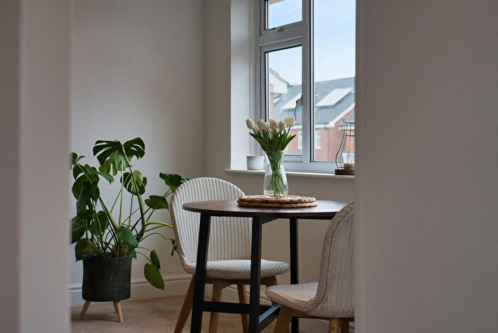 2 Bedroom Flat For Sale In Junction Road, Ashford, TW15