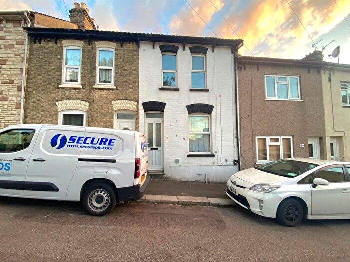 2 Bedroom Terraced House To Rent In Melbourne Road, Chatham, ME4
