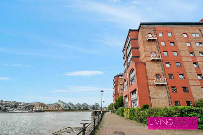 2 Bedroom Flat To Rent In William Morris Way, London, SW6