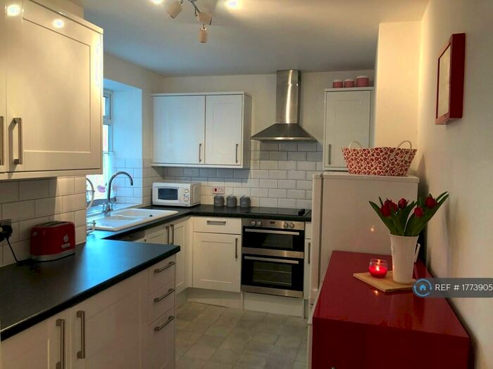 2 Bedroom Flat To Rent In Howard House, Eastbourne, BN21