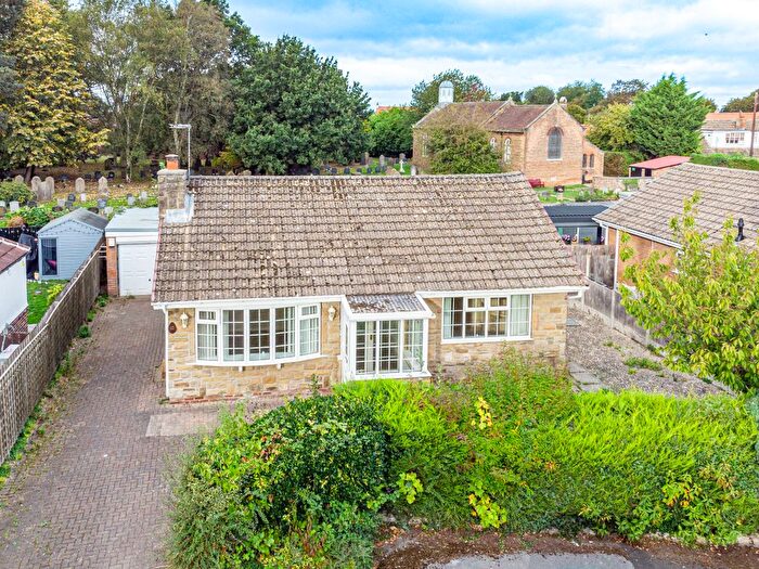 2 Bedroom Bungalow For Sale In Hawthorn Drive, Barlby, North Yorkshire, YO8
