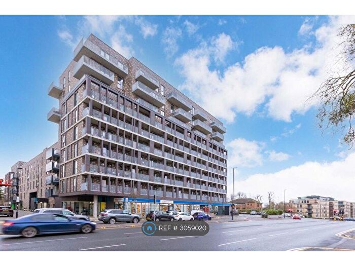 2 Bedroom Flat To Rent In Crossways, Slough, SL1
