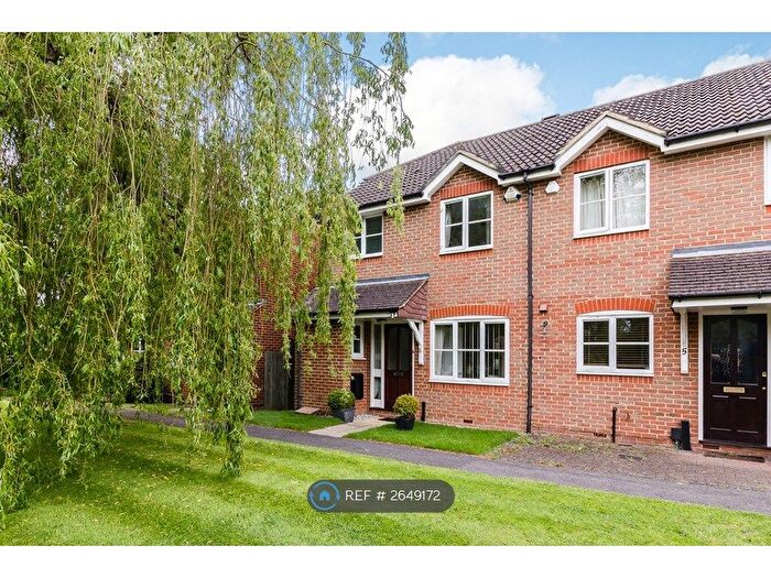 3 Bedroom Semi-detached House To Rent In Mallow Crescent, Guildford, GU4