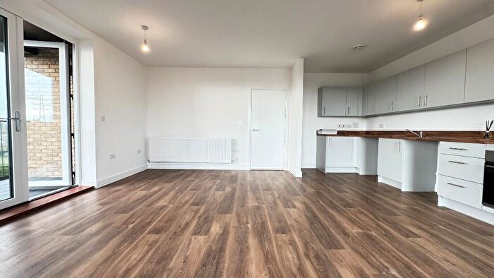 2 Bedroom Flat To Rent In Scotney Drive, Dartford, Kent, DA9