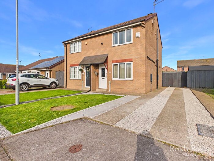 2 Bedroom Semi-Detached House For Sale In Kent Close, Hull, East Riding Of Yorkshire, HU9