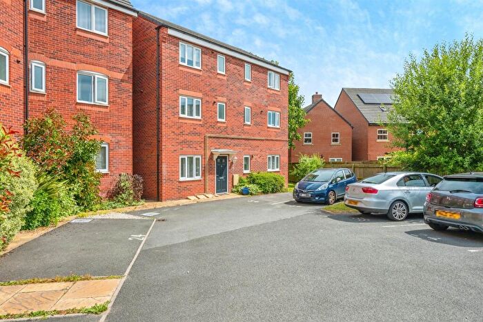 2 Bedroom Flat For Sale In Battersea Park Way, Derby, DE22