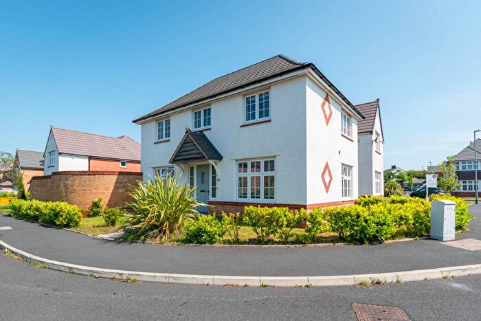 3 Bedroom Detached House For Sale In Celandine Close, Oldham, OL4