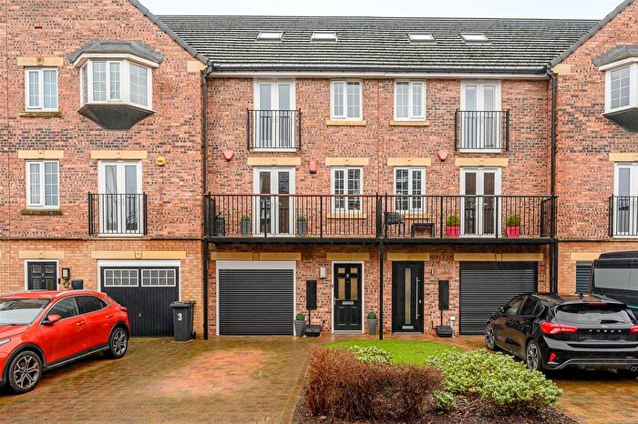 5 Bedroom Town House For Sale In Chancellor Grove, Dringhouses, York, YO24