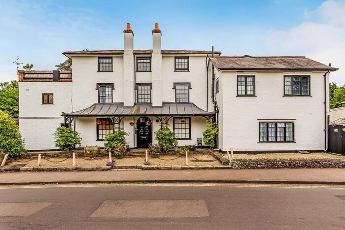 2 Bedroom Flat For Sale In Westhumble Street, Westhumble, RH5