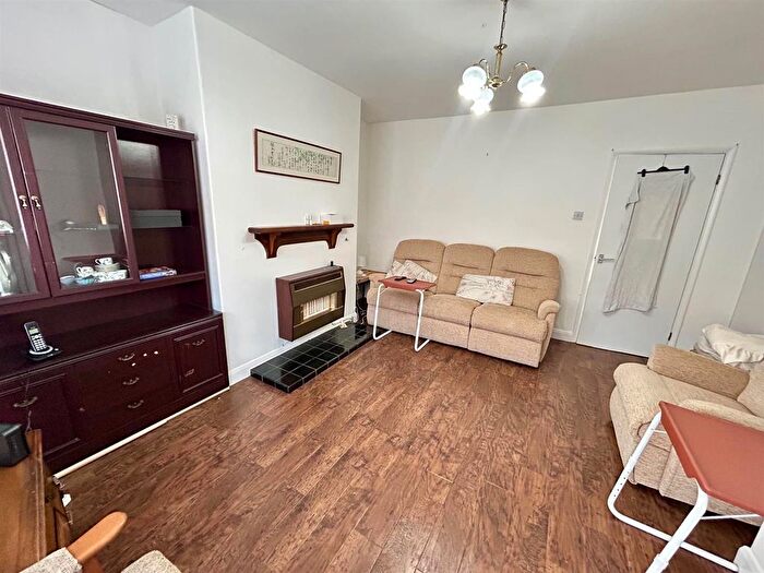 3 Bedroom Terraced House For Sale In Holly Walk, Scarborough, YO12