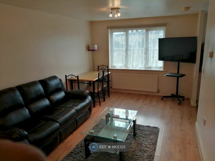 1 Bedroom Flat To Rent In Stoneleigh Road, Ilford, IG5