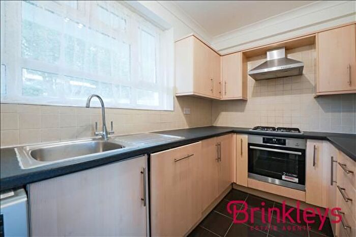 2 Bedroom Flat To Rent In Verebank, London, SW19