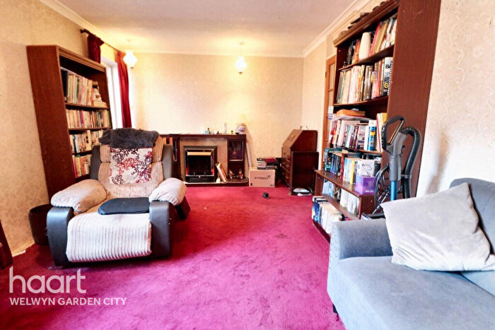 3 Bedroom Terraced House For Sale In St Audreys Close, Hatfield, AL10