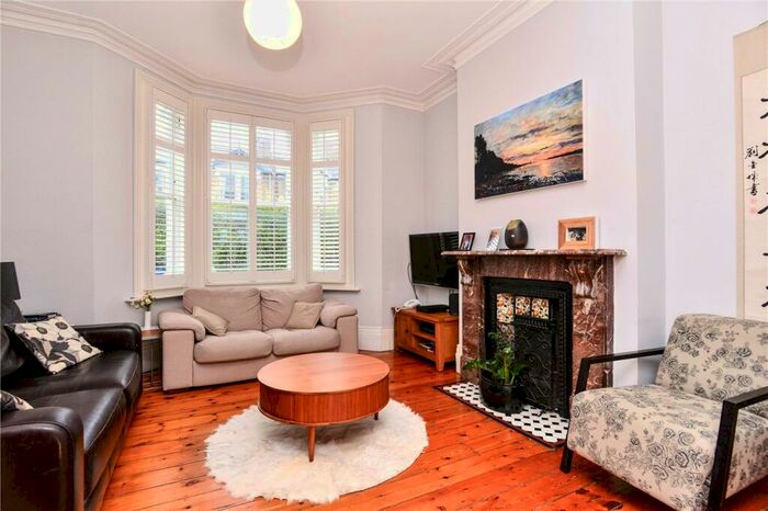 3 Bedroom Terraced House To Rent In Ivydale Road, Nunhead, London, SE15