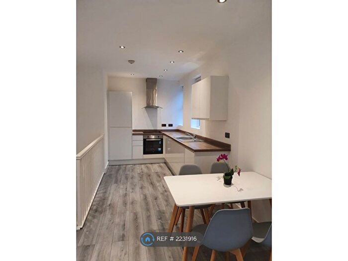 1 Bedroom Flat To Rent In Talbot Road, Old Trafford, Manchester, M16