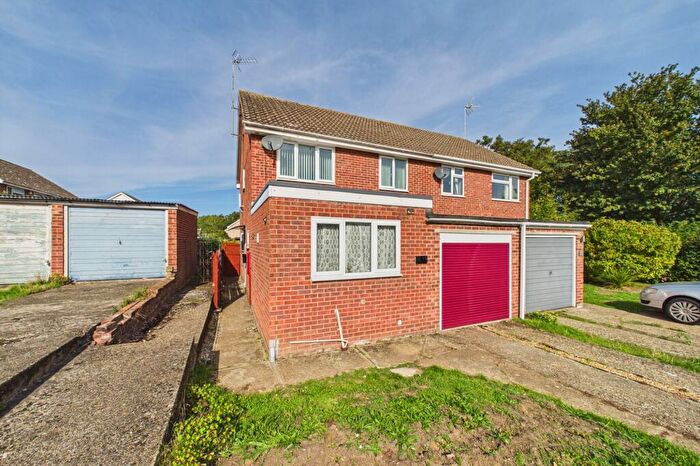 3 Bedroom Semi-Detached House For Sale In Benbow Road, Thetford, IP24