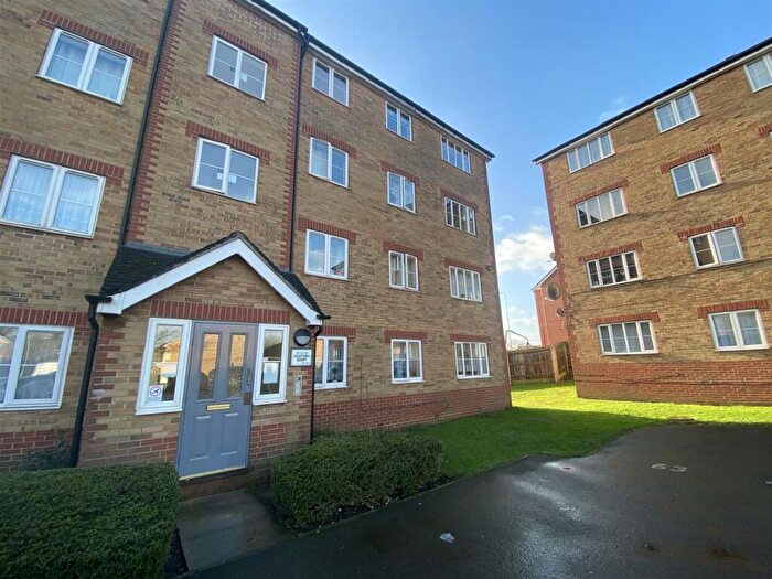 2 Bedroom Apartment To Rent In Plotters Court, Hoddesdon, EN11