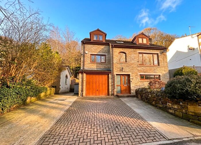 3 Bedroom Detached House For Sale In Bankhouse Lane, Halifax, HX3